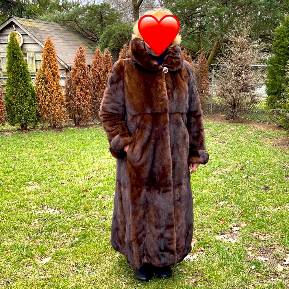 Stunning Long Hooded Mink Fur Coat.  Amazing fur, Size L, Xl, 2Xl